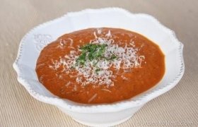 Trinta pomidorų sriuba su sūriu