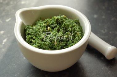 Dilgėlių pesto