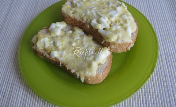 Kepti sumuštiniai su sūriu, kiaušiniu ir česnaku