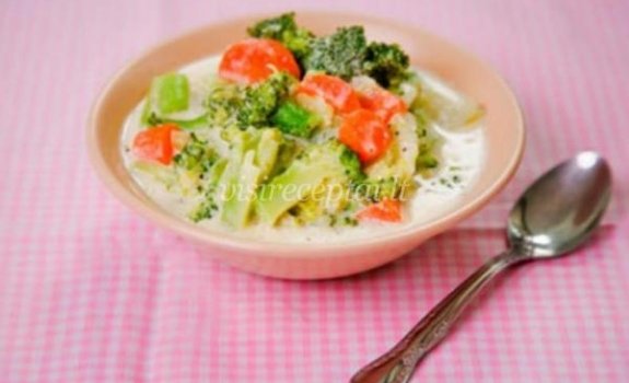 Sriuba su morkomis ir brokoliais