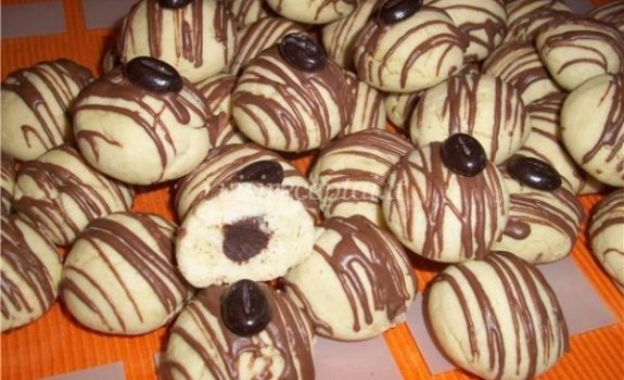 Paprasti sausainiai su šokolado glaistu