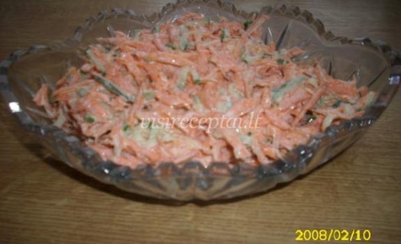 Morkų salotos su agurkais