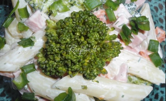 Makaronų salotos su virta dešra ir daržovėmis