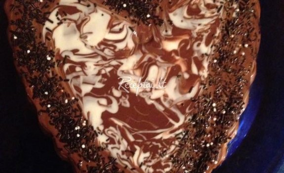 Šokoladinis pyragas "Širdelė"